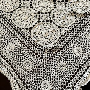 Vtg Large White hand, crocheted, cotton lace tablecloth 8’.5” x 5’.2” STUNNING